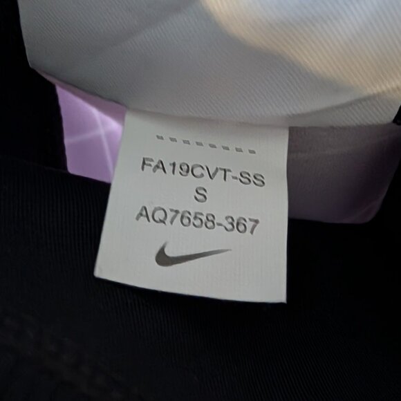 Like New Women's 5" Biker Shorts Size Small - Picture 5 of 7